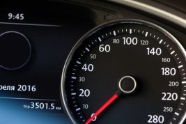 Europoslanci chtějí, aby stáčení tachometrů u&nbsp;ojetin řešila EU