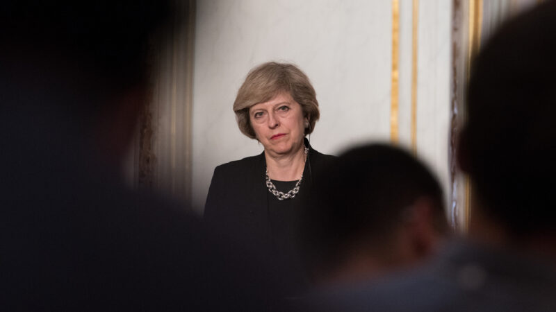 V předvečer britských voleb je pozice Mayové nejistá