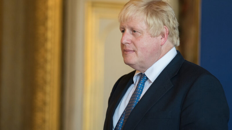 Britská opozice vyzývá po rozhodnutí soudu premiéra k&nbsp;rezignaci. Konzervativci mlčí