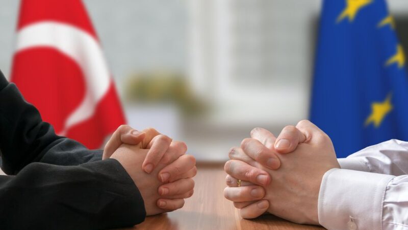 EU uvalila sankce na Turecko kvůli průzkumným vrtům. Nezákonné činnosti u&nbsp;Kypru však nemusí zabránit