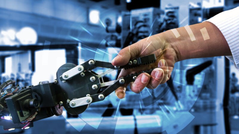 Levná pracovní síla v&nbsp;budoucnu investory nepřiláká, země V4 by se měly zaměřit na digitalizaci