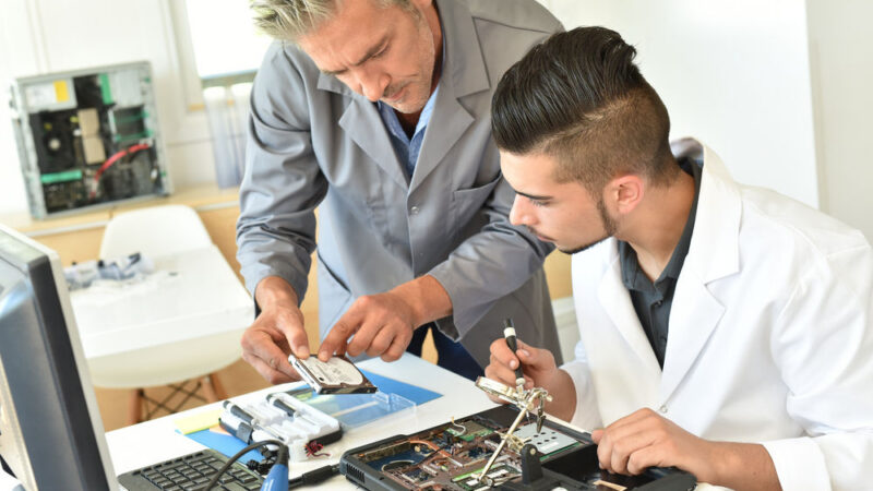 Firmy se mají podílet na vzdělávání, čeští podnikatelé se tomu nebrání