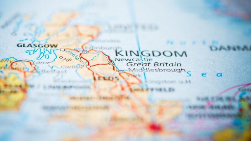 Pokud Británie odejde z&nbsp;EU bez dohody, stane se „občanem bez identity“, varují odborníci