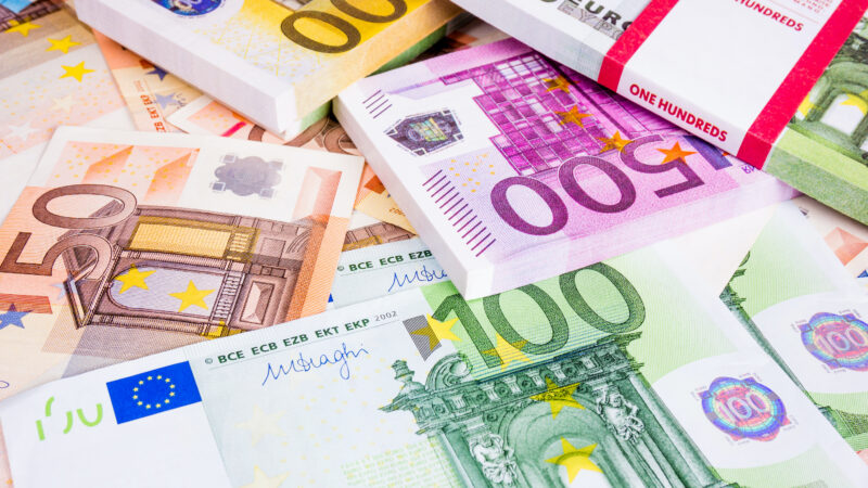 Vláda bude jednat o&nbsp;osmimiliardové půjčce u&nbsp;Evropské investiční banky na vodní stavby