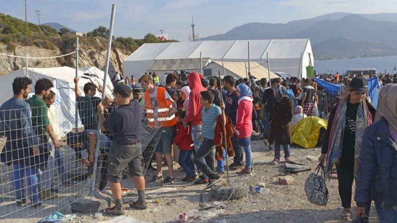 Západní migrační trasa je nyní nejvytíženější. Počet příchozích do EU ale klesl o&nbsp;třetinu