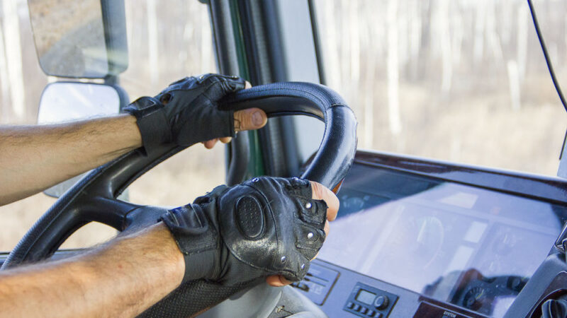 Nízké mzdy řidičů vytváří spory mezi zeměmi EU, Komise hledá řešení