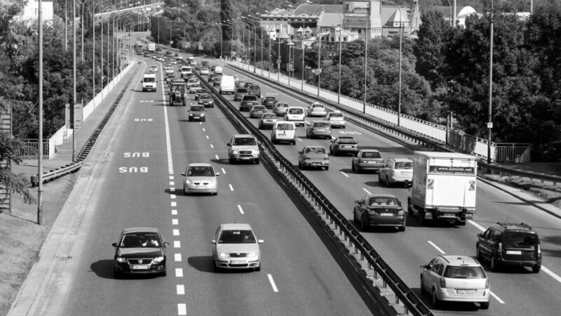 Pro čistější vzduch jsou nutné změny v&nbsp;dopravě. Pomohou obchvaty měst i&nbsp;lepší MHD