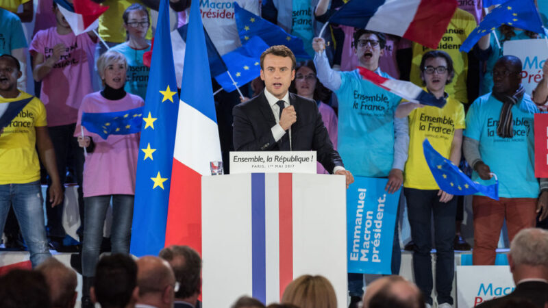 Francie utrácí tam, kde nemá, varoval Juncker Macrona