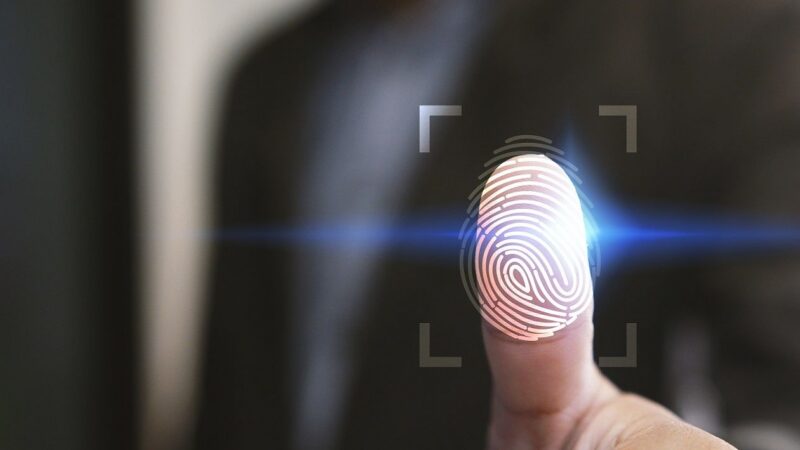 Občanky s&nbsp;otiskem prstu. EU chce znesnadnit život padělatelům a&nbsp;teroristům