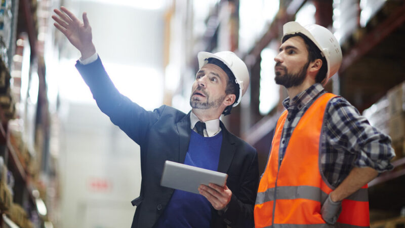 Podniky volají po zaměstnancích, řada lidí ale stále nepracuje. Přitom je lze k&nbsp;práci přitáhnout