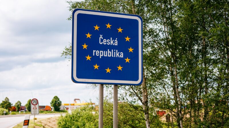 Kontroly uvnitř Schengenu způsobují obrovské ztráty. Pomoci může posílení vnějších hranic, ale také společná migrační politika