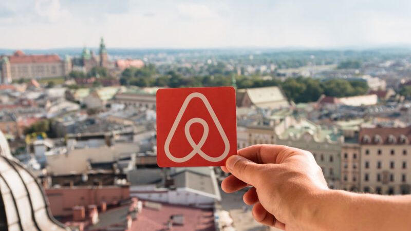 Airbnb je třeba regulovat, původní myšlenka je pryč, shodují se odborníci