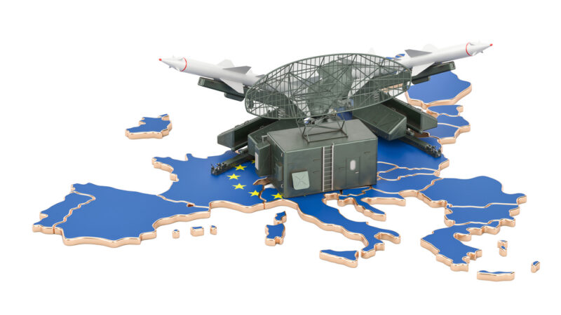 Komise chce společný obranný fond, který nastartuje investice do vojenského výzkumu