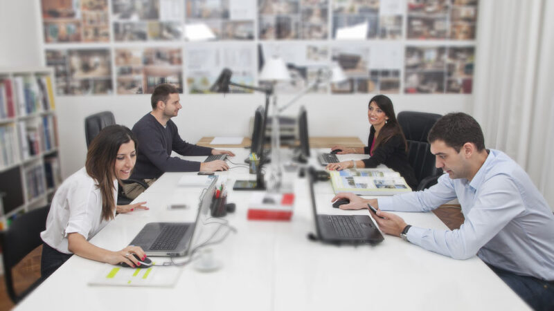 Pracovat je normální. EU pomáhá mladým k&nbsp;zaměstnání, snažit se ale musí státy, míní europoslankyně