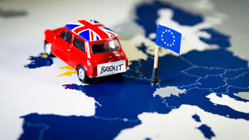 Británie by měla i&nbsp;po brexitu zůstat členem Evropské investiční banky. Profitovaly by z&nbsp;toho obě strany