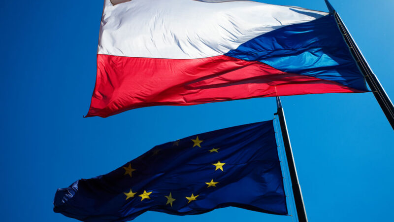 Český listopad v&nbsp;EU: Všude samé pakty