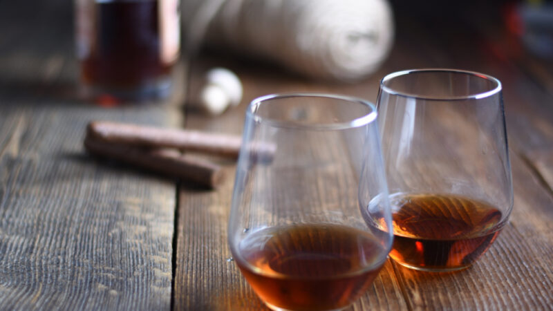 Hlavně zachovat tu správnou chuť. Jak se výrobci připravují na plánovaný zákaz rumového éteru?