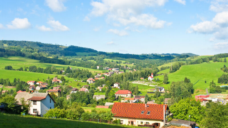 Jak zastavit odliv lidí z&nbsp;vesnic do měst? Recept se jmenuje „chytrý venkov“