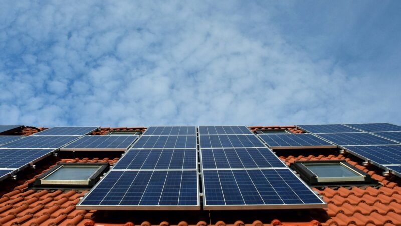 V Česku zatím nejsou podmínky pro rozvoj komunitní energetiky, Praha chce být průkopníkem