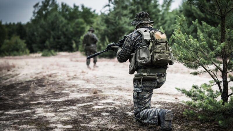 Na vojenské základny ano, na munici stále ne. EIB mění pravidla, komu půjčí