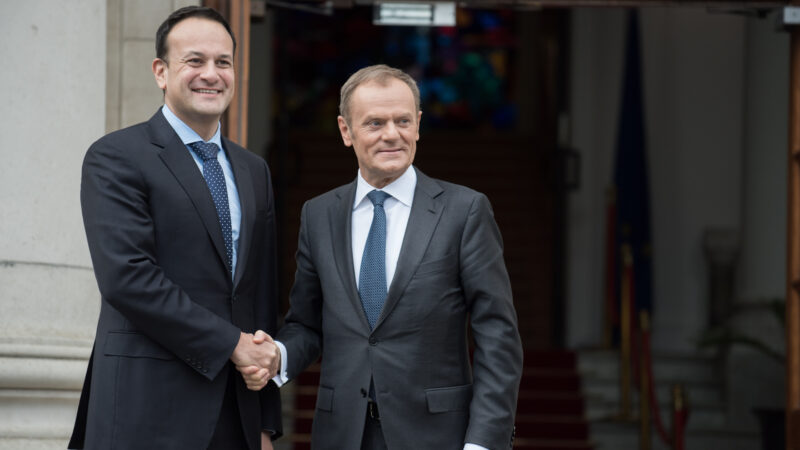 Dokud se nevyřeší Irsko, jednání o&nbsp;brexitu nepokročí. Tusk stále čeká na návrh Londýna