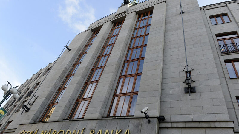 Eurozóna se změnila, český závazek přijmout euro je diskutabilní, říká viceguvernér ČNB Marek Mora