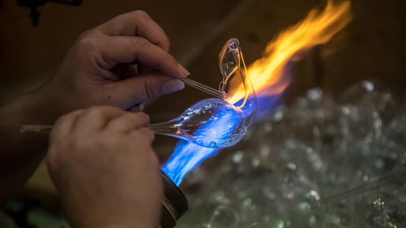 Parmská šunka, skotský čedar a&nbsp;teď i&nbsp;český křišťál. EU chystá ochranu řemeslných výrobků