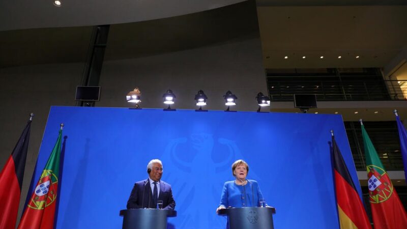 Němci předali předsednickou štafetu Portugalcům. Hlavní prioritou zůstává boj s&nbsp;pandemií