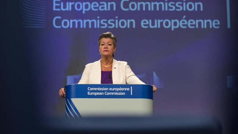 Komise zveřejní návrh nové migrační politiky. Česku se líbit nebude, naznačují diplomaté