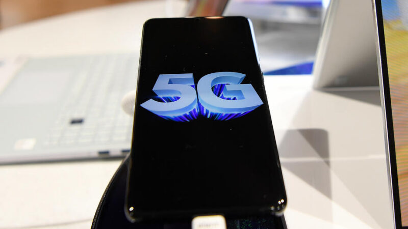 Dávejte pozor, kdo vám buduje 5G sítě, apeluje Komise na členské státy