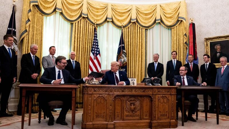 Nová dohoda mezi Kosovem a&nbsp;Srbskem není tak historická, jak Donald Trump tvrdí