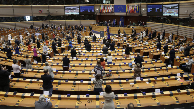 Europoslanci chtějí nové sankce proti Rusku i&nbsp;běloruskému režimu