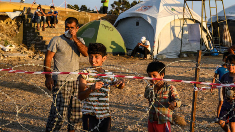 Nový migrační pakt: Komise chce do řešení zapojit všechny státy