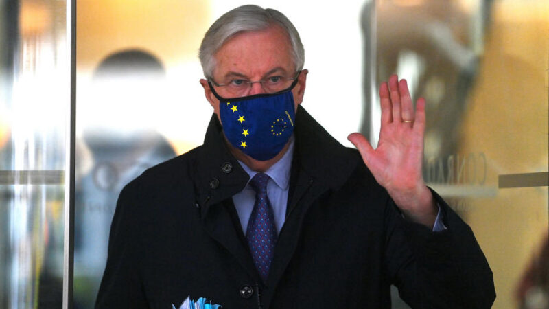 Barnier míří do Londýna zachránit situaci, čas se rychle krátí