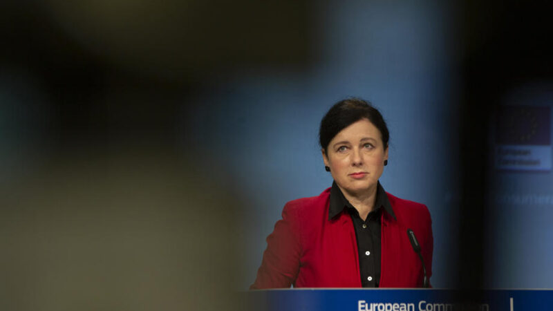 Podobný útok jako na Kapitol může potkat i&nbsp;Evropu, varuje Jourová