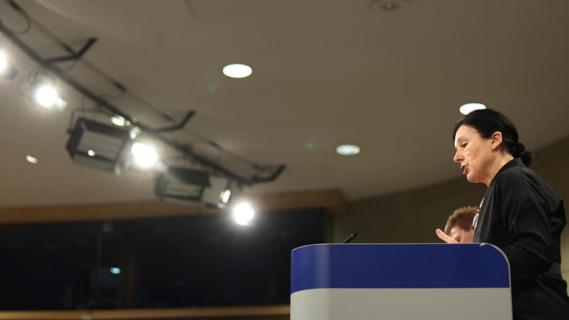 Jak ochránit demokracii? Klíčem jsou spravedlivé volby, svobodná média a&nbsp;boj proti dezinformacím