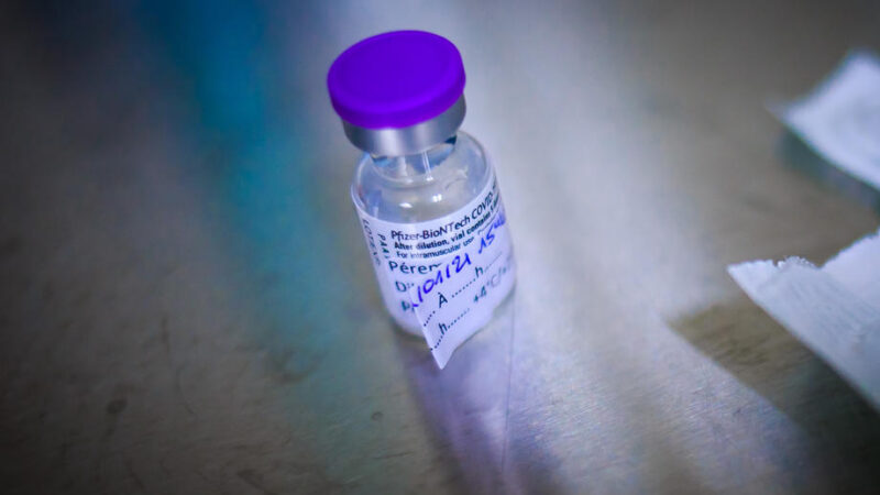 Komise vyslyšela kritiku a&nbsp;přiobjednala dalších 300 milionů dávek od Pfizer/BioNTech