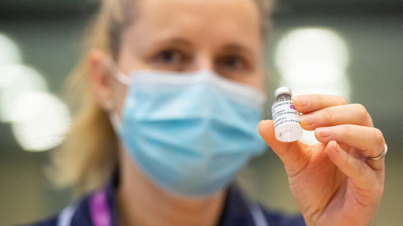 Trojice zemí EU tlačí na schválení vakcíny od AstraZeneca