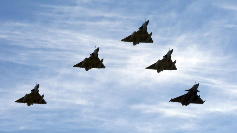 Válka na Ukrajině nutí EU napumpovat více peněz do obrany