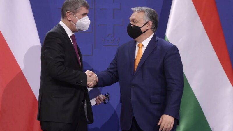 Visegrád podpořil Česko ve sporu s&nbsp;Ruskem, ostřejší vyjádření Orbán zablokoval