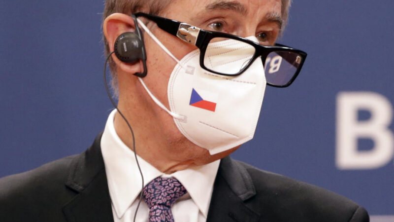 Sliby chyby. Česko mělo přispět 750 tisíc eur na vývoj vakcíny, zůstalo ale pouze u&nbsp;slibu