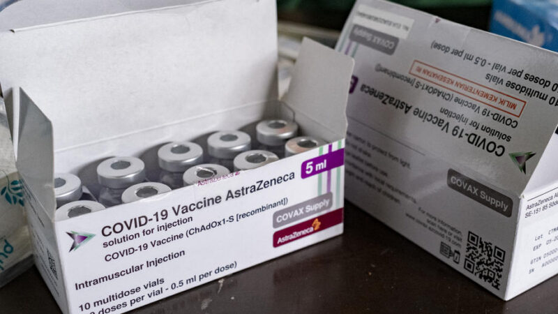 EU vůči AstraZenece přitvrdí. S&nbsp;Británií se chce dohodnout