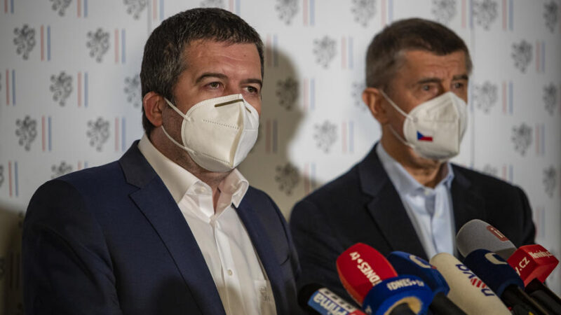 Hamáček otáčí. Debata o&nbsp;Sputniku V&nbsp;podle něj není na stole