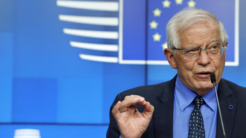 Další vyhošťování ruských diplomatů se nechystá, EU podle Borrella nechce zvyšovat napětí