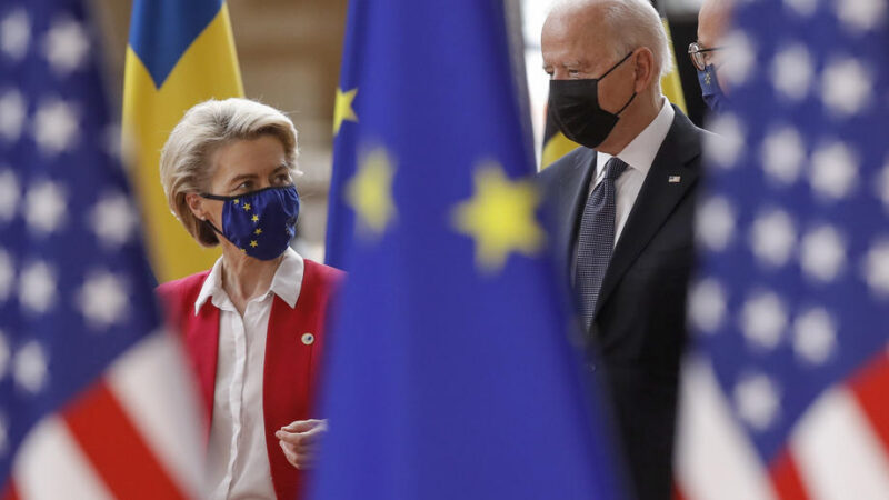 Spojené státy vypomůžou Evropě s&nbsp;dodávkami plynu pro případ ruské invaze