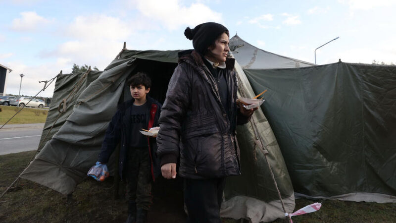 Situace na polsko-běloruské hranici je dál dramatická, novináři sem zatím nemají přístup