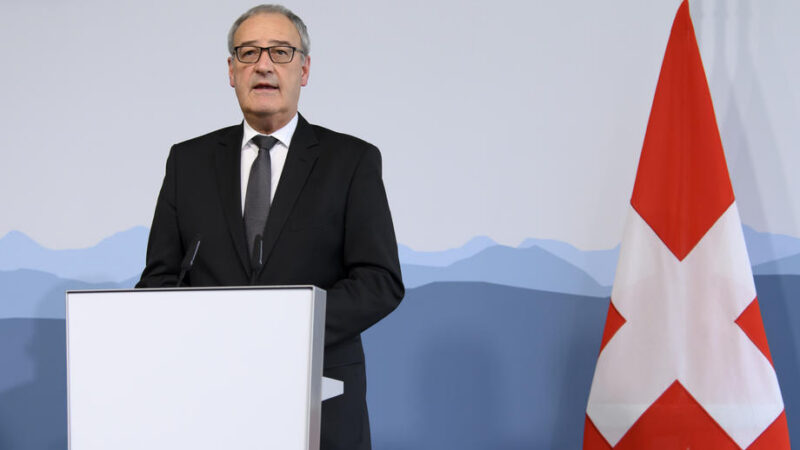 Švýcaři pomůžou Unii v&nbsp;sankcích. Zatím však obezřetně