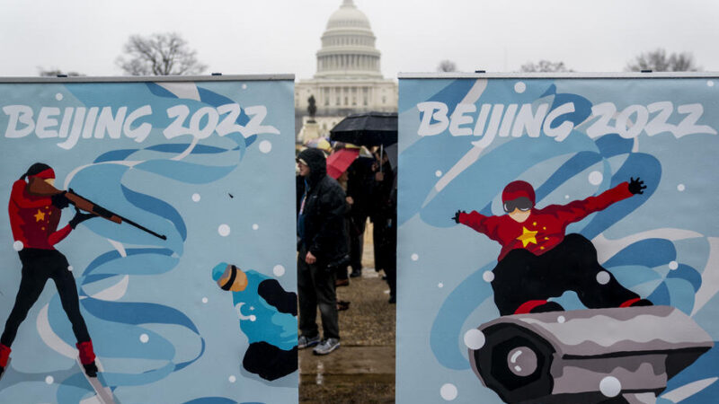 Bojkotovaná olympiáda v&nbsp;Číně začíná. Sportovci se musejí ohlížet přes rameno