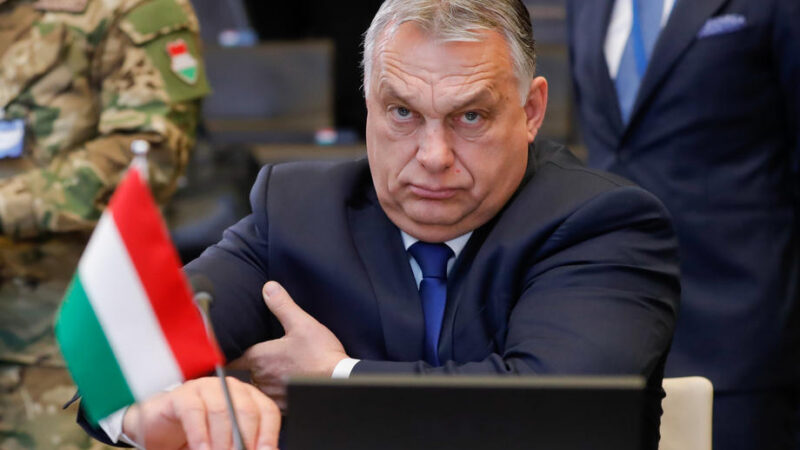 Orbán žádá Komisi o&nbsp;uvolnění všech peněz z&nbsp;fondů, chce využít i&nbsp;mimořádnou půjčku