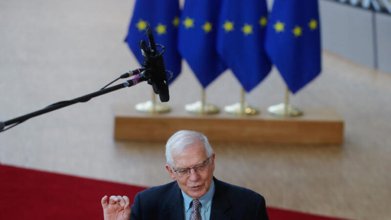 EU dodá Ukrajině protitankové střely, varuje před rozmístěním ruských jaderných zbraní v&nbsp;Bělorusku